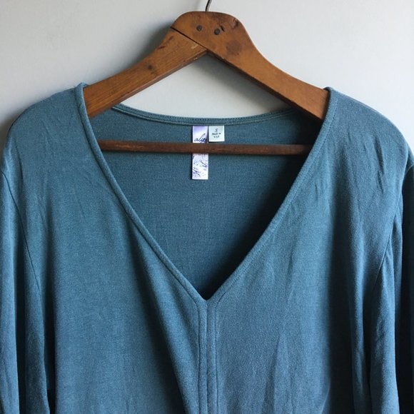 ⚪ 3/$15  alya teal v-neck tie waist flutter sleeves - Picture 4 of 12